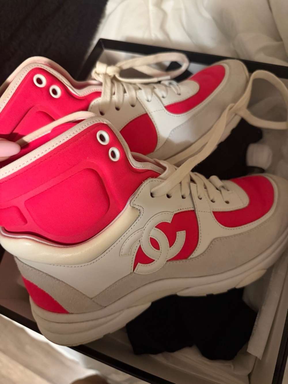 RARE CHANEL interlocking double c trainers. White & pink